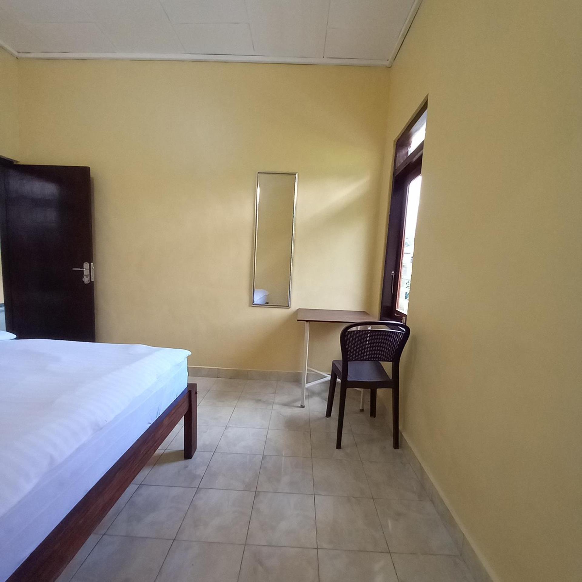 Tange Guest House Ruteng Rum bild