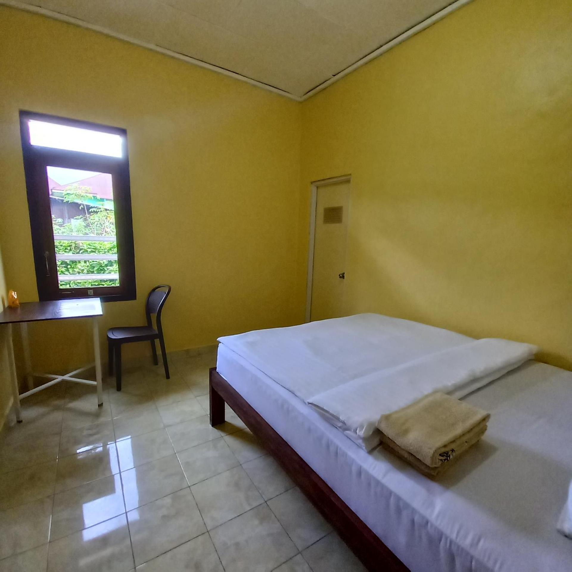 Tange Guest House Ruteng Exteriör bild